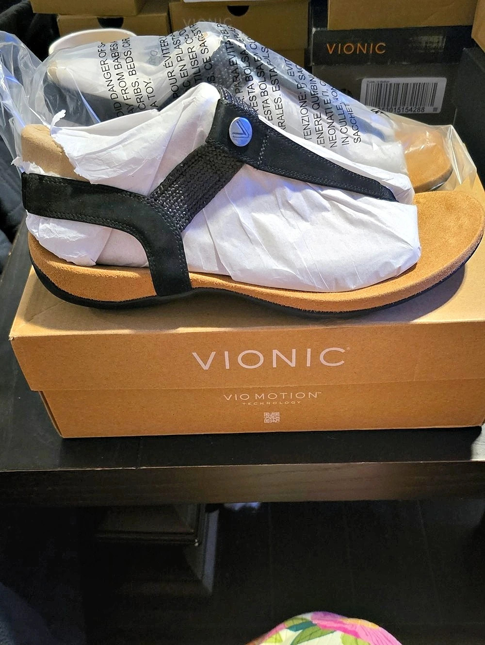 NIB Vionic Brea Black & Tan Sandals